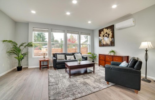 Arbor Heights House | Luxe Seattle Vacation Rental about 9 Mi to Downtown!
