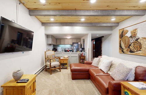 Taos Ski Valley Condo | Luxe Slopeside Condo: Balcony, Fireplace & Covered Parking