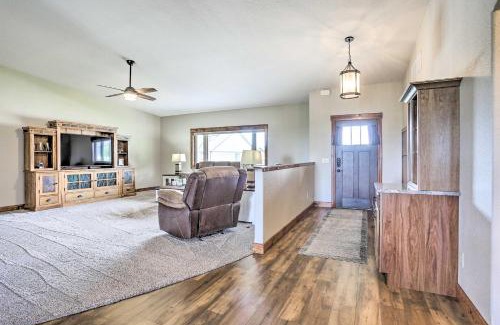 Spearfish House | Luxe Spearfish Hideaway Golf, Hike, Explore!