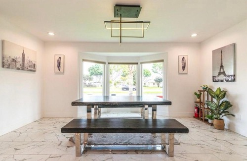 Los Angeles House | Luxe Stay Room with Private Bathroom 55