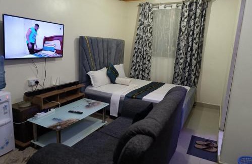 Mtwapa Bed & Breakfast | Luxe tavern and grills