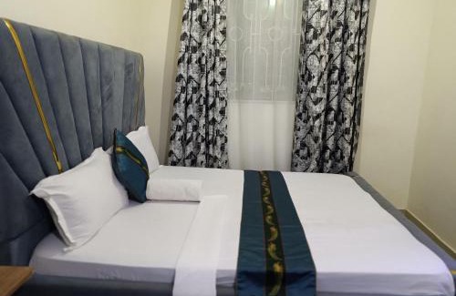 Mtwapa Bed & Breakfast | Luxe tavern and grills