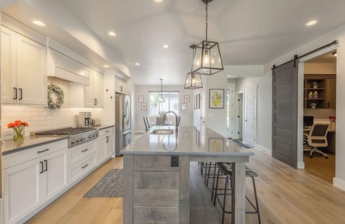 Harris Ranch House | Luxe Townhouse with Fire Pit Close to Micron