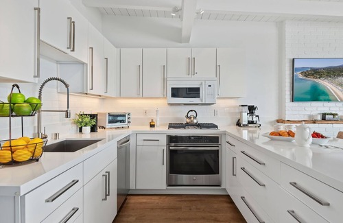 Montecito House | Luxe Upper Beachfront Bliss with Balcony and Unobstructed Ocean Views!