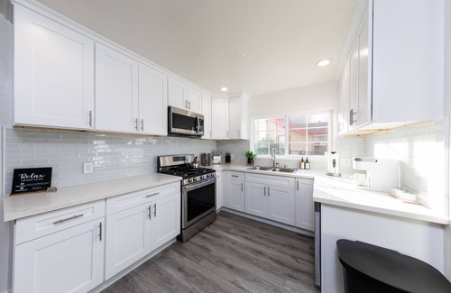 Los Angeles House | *LUXE Utopia w/Parking | Near LAX & Sofi/Forum*
