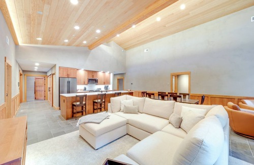 Mazama House | Luxe Valley Home w/Sauna & Hot Tub Near Mazama