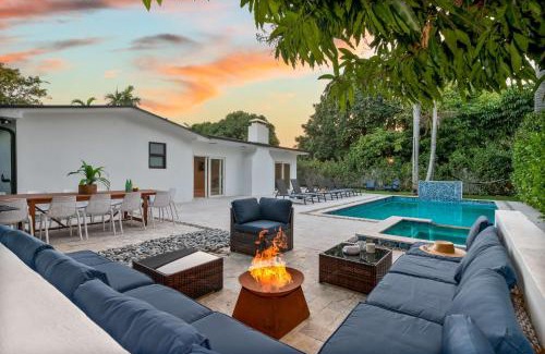 Golden Glades House | LUXE Villa Heated Pool Fire Pit GAMES
