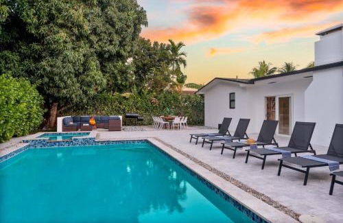 Golden Glades House | LUXE Villa Heated Pool Fire Pit GAMES