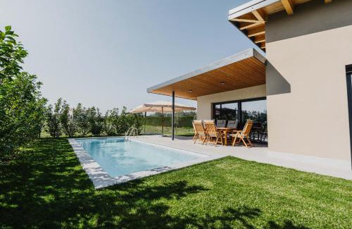 Montioni Villa | Luxe Villa Maxime