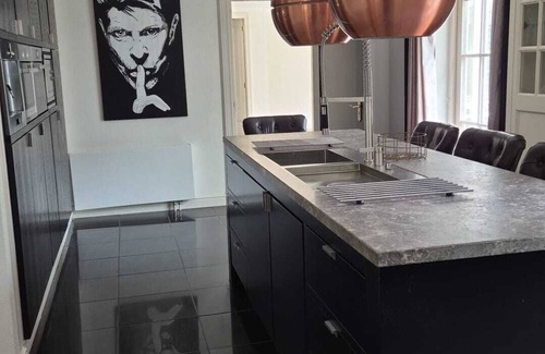 Schoorl Villa | Luxe vrijstaande vakantiehuis vlakbij zee met wellness. Tot 12 pers. 10% korting