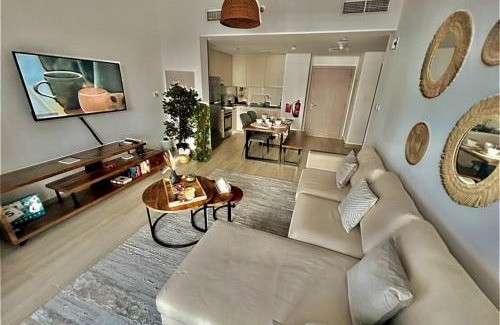 Abu Dhabi Apartment | Luxe Waterfront 1br, Yas Canal Views! Pool, Park