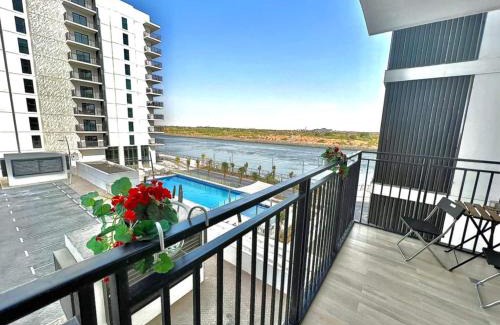 Abu Dhabi Apartment | Luxe Waterfront 1br, Yas Canal Views! Pool, Park