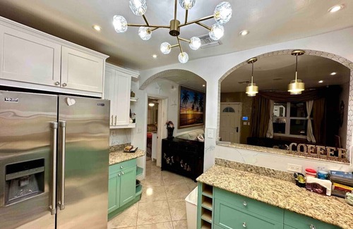 Hallandale Beach House | LUXE ZEN WATER King Heated Pool,Hot Spot