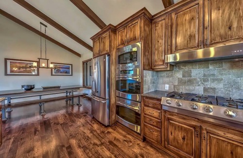 Tahoe Village House | Luxe6 Lakeview Mondern Luxury Estate