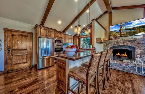 Tahoe Village House | Luxe6 Lakeview Mondern Luxury Estate