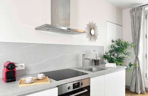 Odeon Apartment | Luxembourg Garden Family Flat with elevator for 6