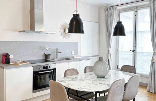 Odeon Apartment | Luxembourg Garden Family Flat with elevator for 6
