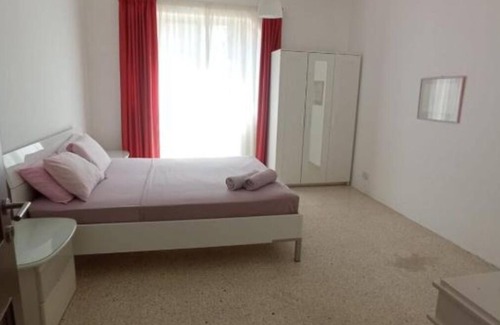 Ta' Xbiex Bed & Breakfast | Luxerious villa rooms with pool