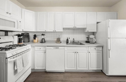 Crystal City Apartment | LuxOasis | 2BD 2BA | Family | DC | Pool&Gym
