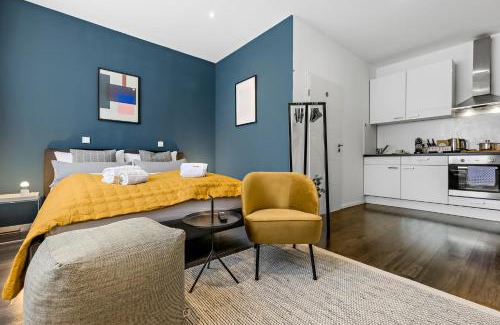 Antonviertel Apartment | LUXOMES - New Central Design Studio - Kitchen - Parking