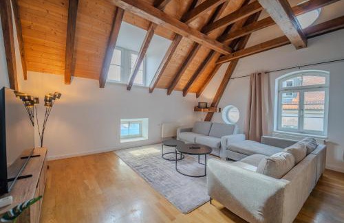 Altstadt Sudwest Apartment | LUXOMES - StreetArt Old Town Apartment- Central Ingolstadt