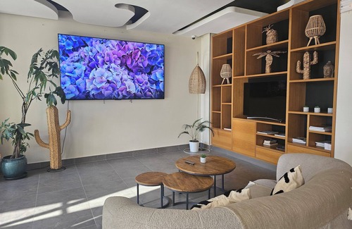 La Croix des Gardes Hotel | Luxotel Cannes