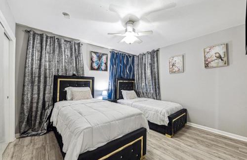 Houston House | Luxshortlet