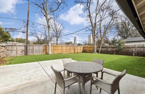 Houston House | Luxshortlet