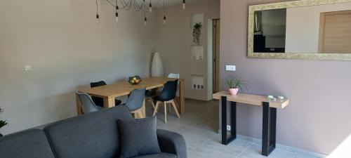 La Roquette-sur-Siagne Apartment | Luxueux appartement dans propriété contemporaine, jardin privatif, piscine