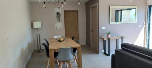 La Roquette-sur-Siagne Apartment | Luxueux appartement dans propriété contemporaine, jardin privatif, piscine