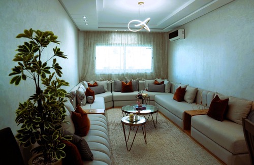 Sale Apartment | Luxueux Appart-piscine Près de Laéroport de Rabat, Tram et Gare à Proximité