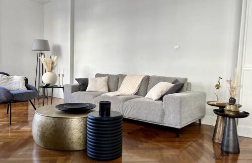 Musicians Quarter Apartment | Luxueux Appartement 115m2, 3 Chambres centre ville avec parking à 5 min plage -climatisation