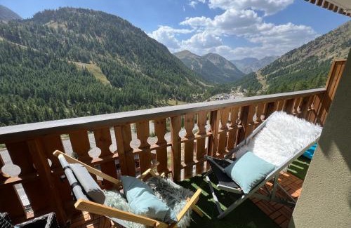 Isola Apartment | Luxueux appartement au centre, 2 chambres, commerces et pistes à pieds, vue panoramique terrasse ensoleillée, parking, prestations haute qualité