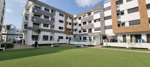 Harhoura Apartment | Luxueux Appartement Familial à Harhoura, Rabat Piscine & Plage à pied