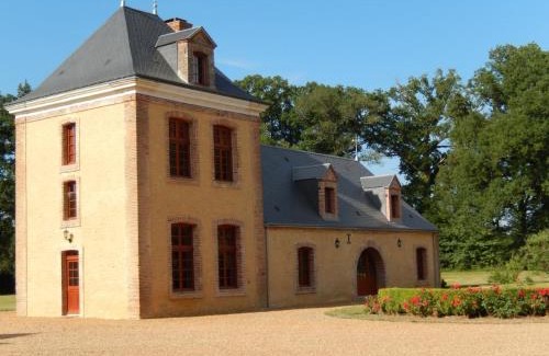 Tuffe Val de la Cheronne House | Luxueux gîte avec piscine et Wifi, proche circuit 24H du Mans, animaux bienvenus - FR-1-410-430