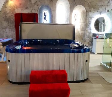 Ambrieres-les-Vallees Apartment | Luxueux Studio à Ambrières-les-Vallées - 85 m² avec Jacuzzi