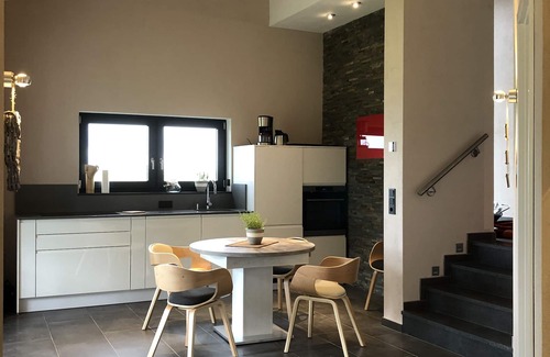 Voehl House | Luxuriöses Ferienhaus am Knorreichenstieg Edersee