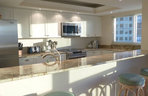 Park Shore Condo | Luxurios beach condo with balcony in every room and private beach access