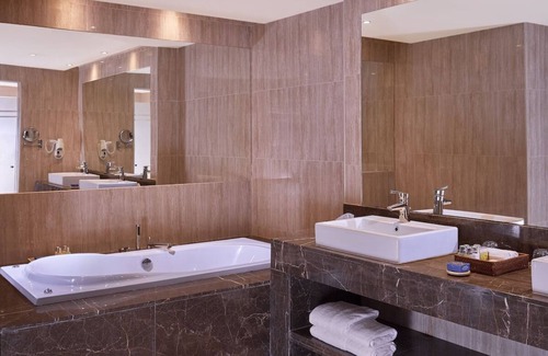 Marsa Matruh Hotel | Luxurious Escape Near Almaza's Pristine Beach - Royal Suite with Pool Access