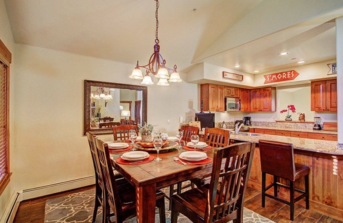 Breckenridge House | LUXURIOUS 1,400 SQFT TOWN HOME, SKI-IN, WALK TO GONDOLA AND MAIN ST BRECKENRIDGE