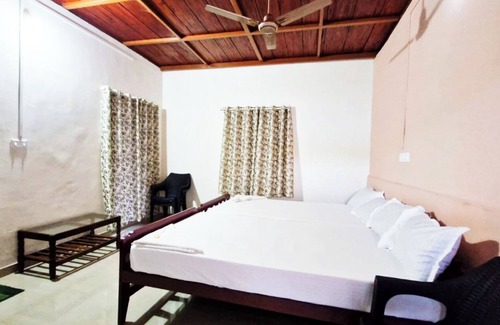 Varkala Bed & Breakfast | Luxurious 1 double Bed BnB 7