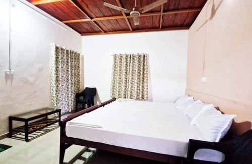 Varkala Bed & Breakfast | Luxurious 1 double Bed BnB 8