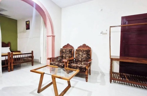 Varkala Bed & Breakfast | Luxurious 1 double Bed BnB 10