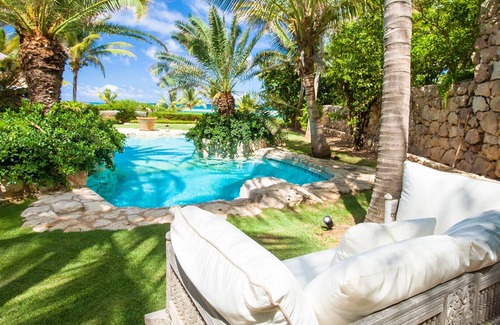 South Hill Villa | Luxurious 10 bedroom villa with private beach, tennis court, pavilion and a gym