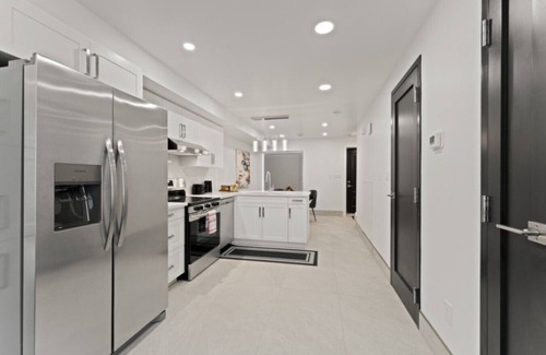 Leamington Apartment | Luxurious 171-11 Condos with Magnificent Lakeviews