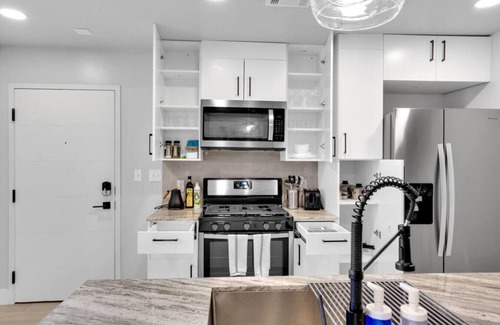 Downtown Tulsa Apartment | Luxurious 1BD w/Gym & Rooftop Walkable to BOK