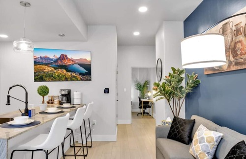 Downtown Tulsa Apartment | Luxurious 1BD w/Gym & Rooftop Walkable to BOK