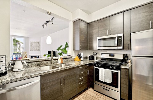 Marina del Rey Apartment | Luxurious 1bdr APR in heart of MDR,Free parking,Pool,Hot tub,Steps To Ocean