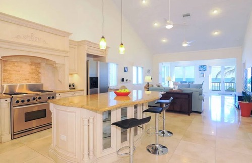 Bodden Town House | Luxurious 2 Bdr Beachfront Villa - Coral Beach House - Excellent Cayman value!