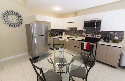 Eden Gardens Apartment | Luxurious 2 bed 2 bath in Kingston city center